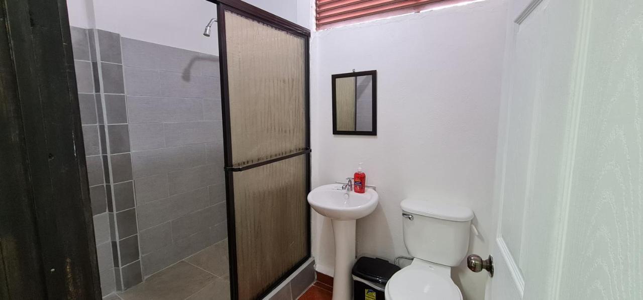 Sleep&Go! Cabina Cuadruple En Siquirres Centro - And Rafting Tour! Siqurres Da Alegria Luaran gambar
