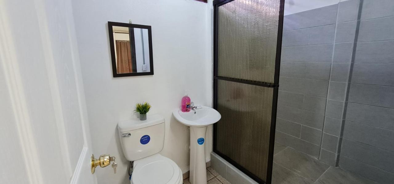 Sleep&Go! Cabina Cuadruple En Siquirres Centro - And Rafting Tour! Siqurres Da Alegria Luaran gambar