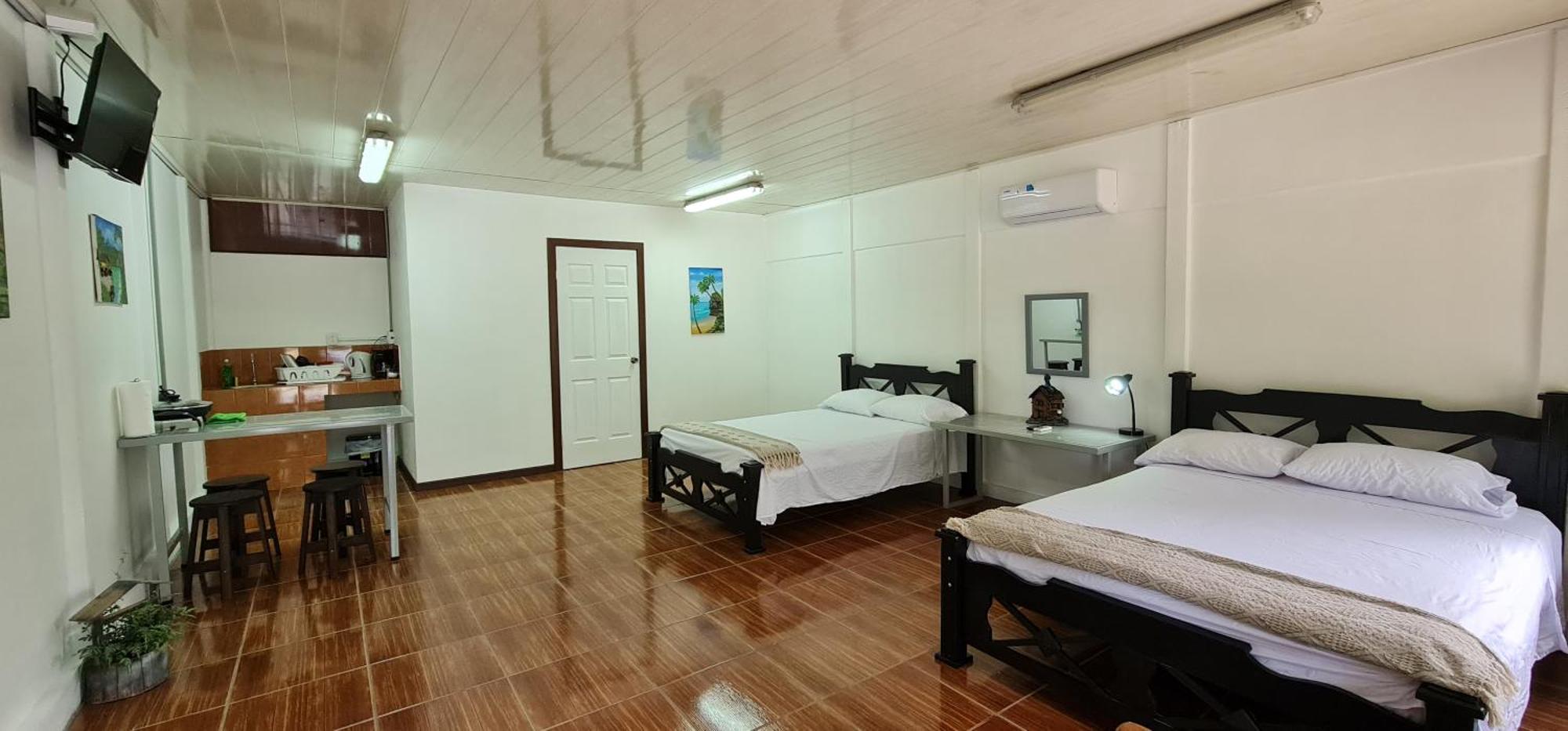 Sleep&Go! Cabina Cuadruple En Siquirres Centro - And Rafting Tour! Siqurres Da Alegria Luaran gambar