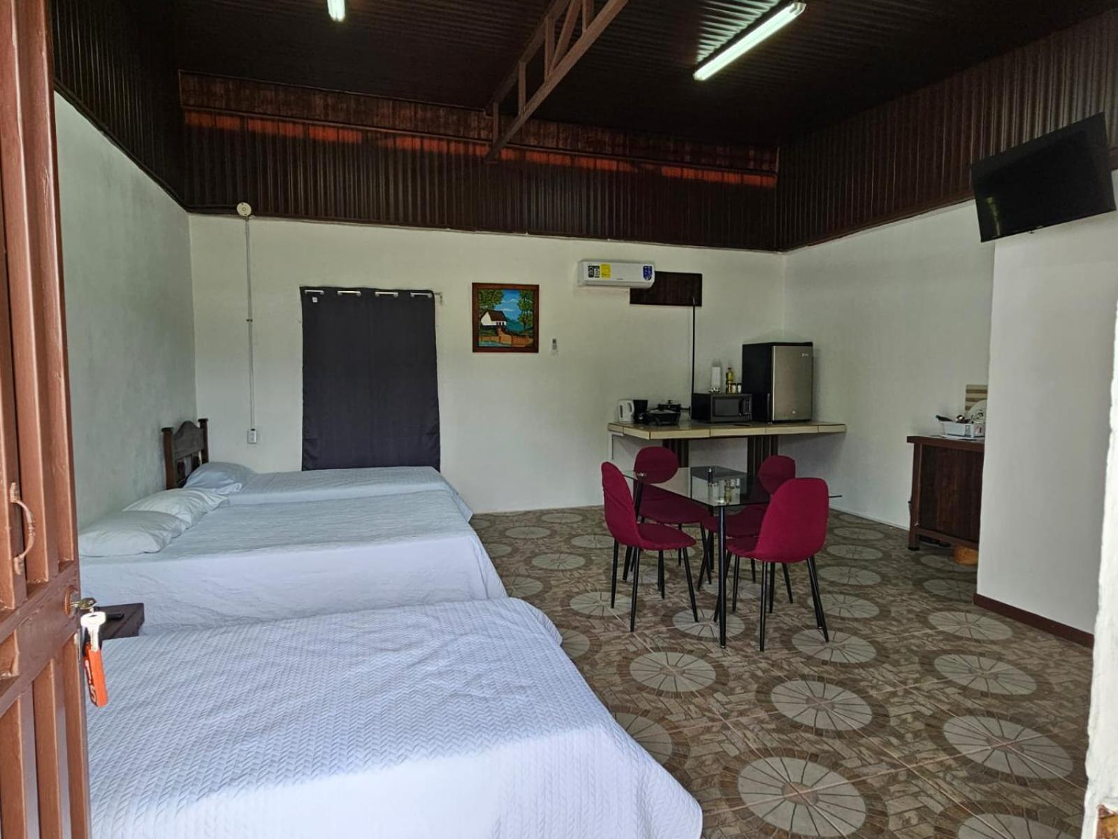 Sleep&Go! Cabina Cuadruple En Siquirres Centro - And Rafting Tour! Siqurres Da Alegria Luaran gambar