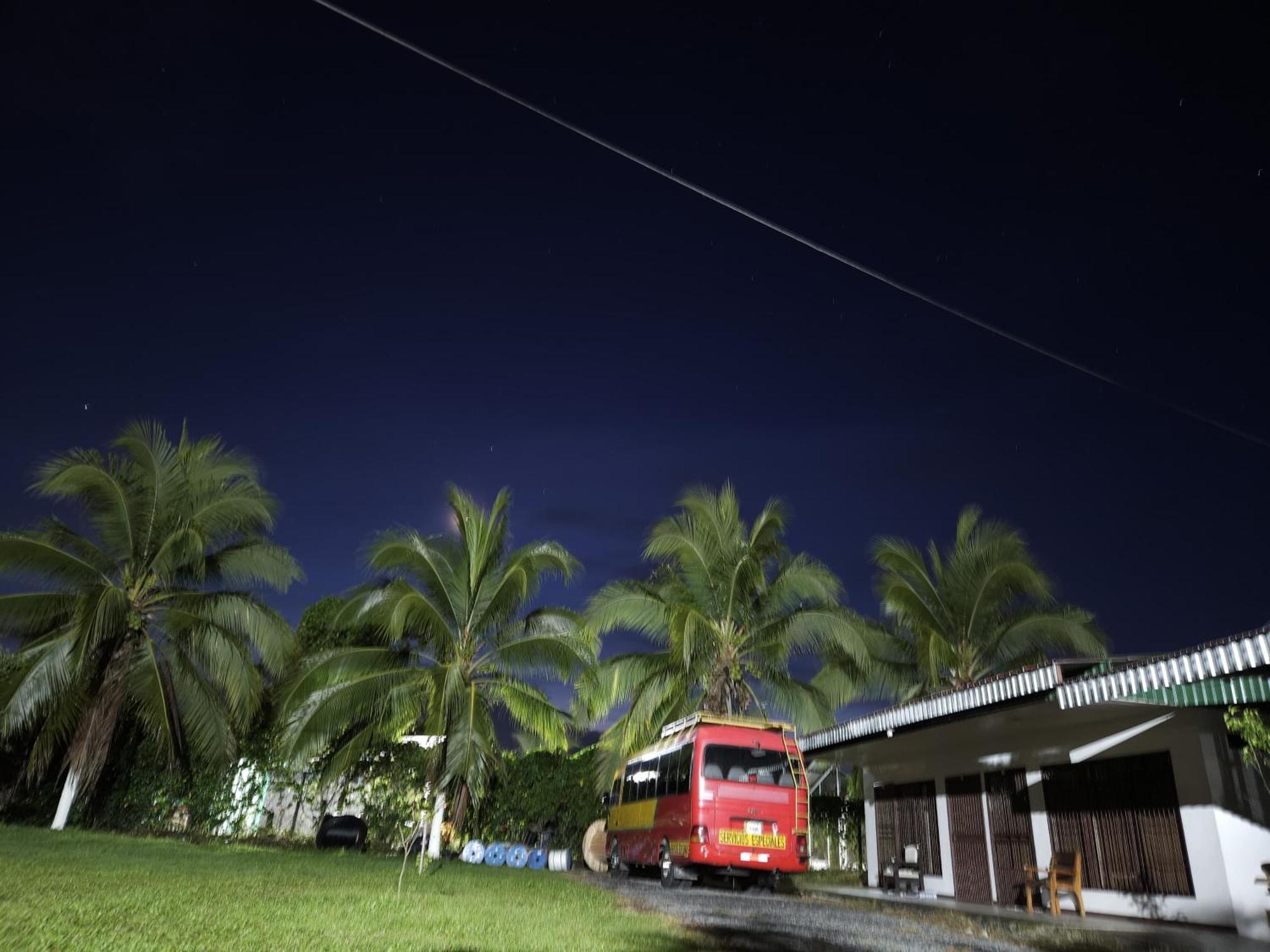 Sleep&Go! Cabina Cuadruple En Siquirres Centro - And Rafting Tour! Siqurres Da Alegria Luaran gambar